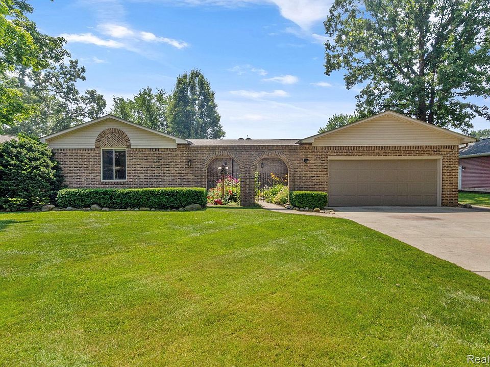 1st image of 8400 Oak Shade Ct