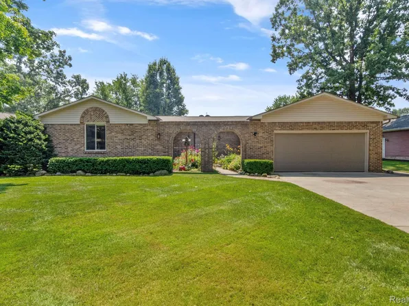 8400 Oak Shade Ct, Davison, MI 48423