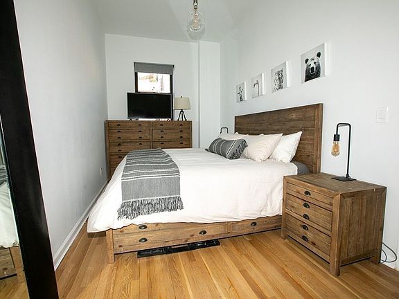 3rd image of 23 W 74th St APT 4B