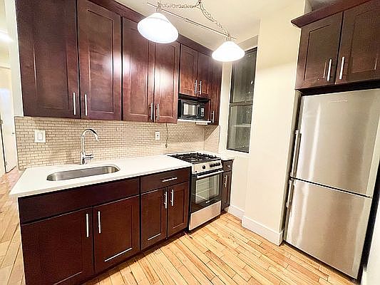 1st image of 643 Franklin Ave APT 1R