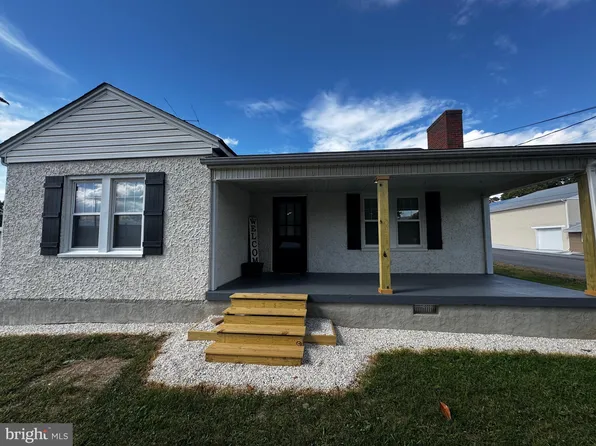121 Center St, Mount Jackson, VA 22842