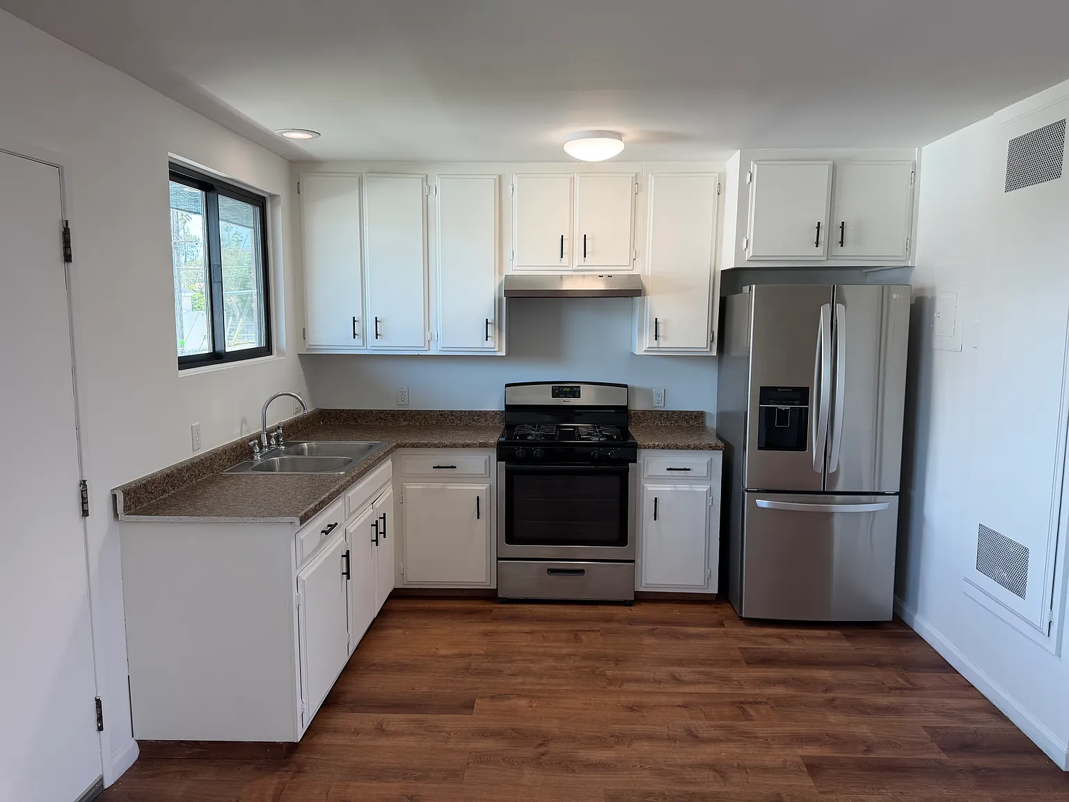 2 bed, $2,450 — Photo 1
