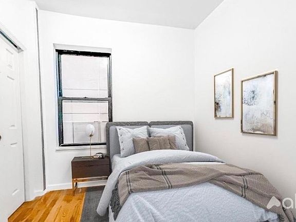 3rd image of 171 E 101st St APT 26