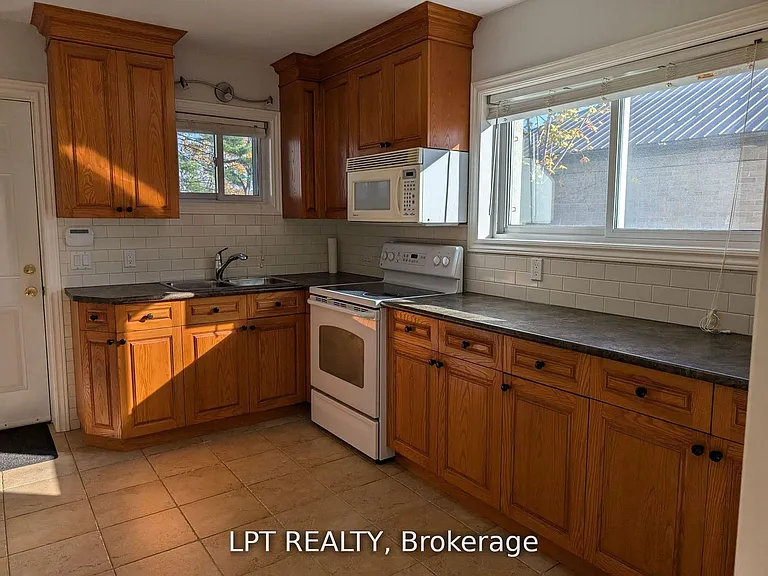 9 Atkinson Ave #MAIN — Photo 7
