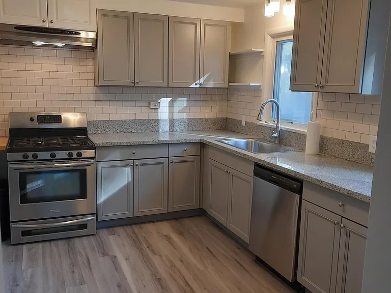 924 Corey St — Photo 3