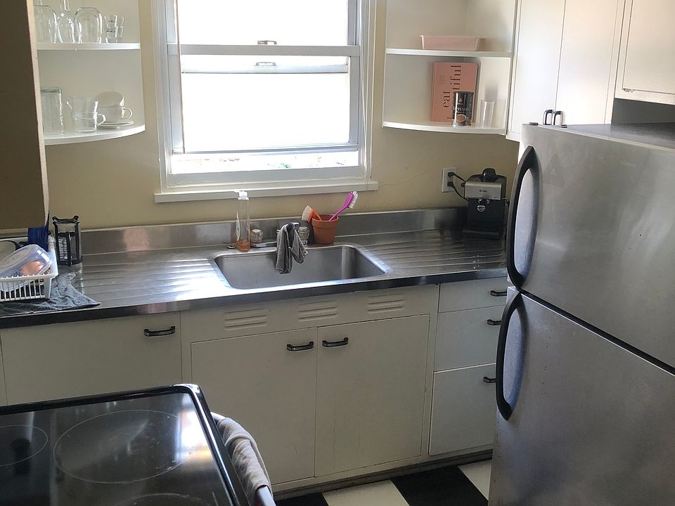 1st image of 877 Farmington Ave APT 305
