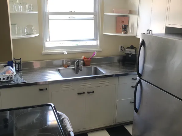 877 Farmington Ave APT 305, West Hartford, CT 06119