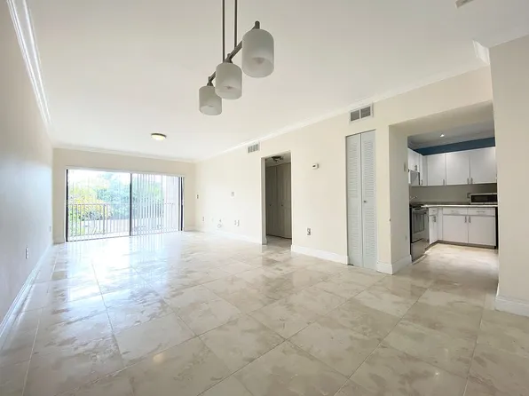 8261 SW 128th St APT 213, Pinecrest, FL 33156