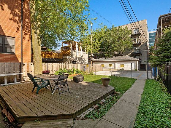 2nd image of 824 W Waveland Ave #1