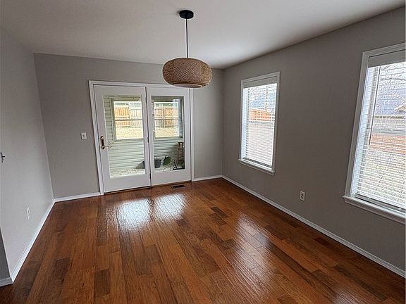4th image of 15284 Putman Rd