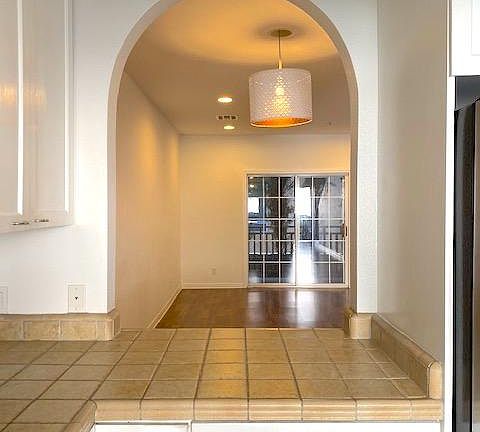 5th image of 5248 Satsuma Ave APT 2