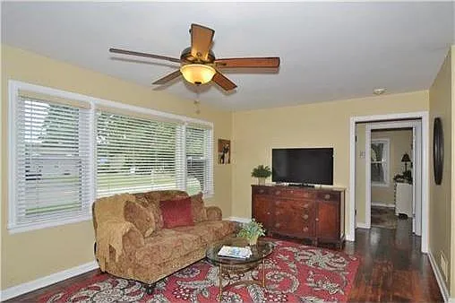 3 bed, 1266 sqft, $2,000 — Photo 3