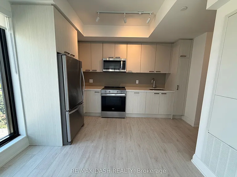 20 Soudan Ave #901 — Photo 6