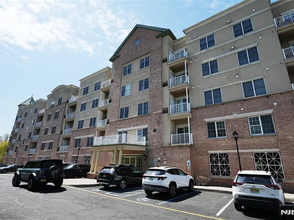 (undisclosed Address), Englewood, NJ 07631