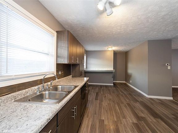 5th image of 3418 Wellington Ave