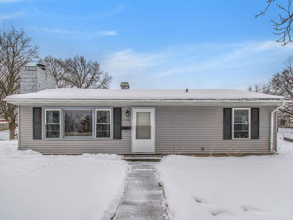 1st image of 2136 Roseland Ave