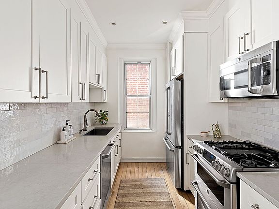 4th image of 76 Remsen St APT 5D