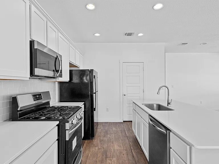 13513 Clerk St — Photo 10