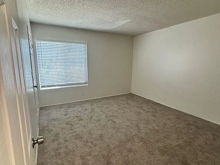 University Terrace Apartments — Photo 11