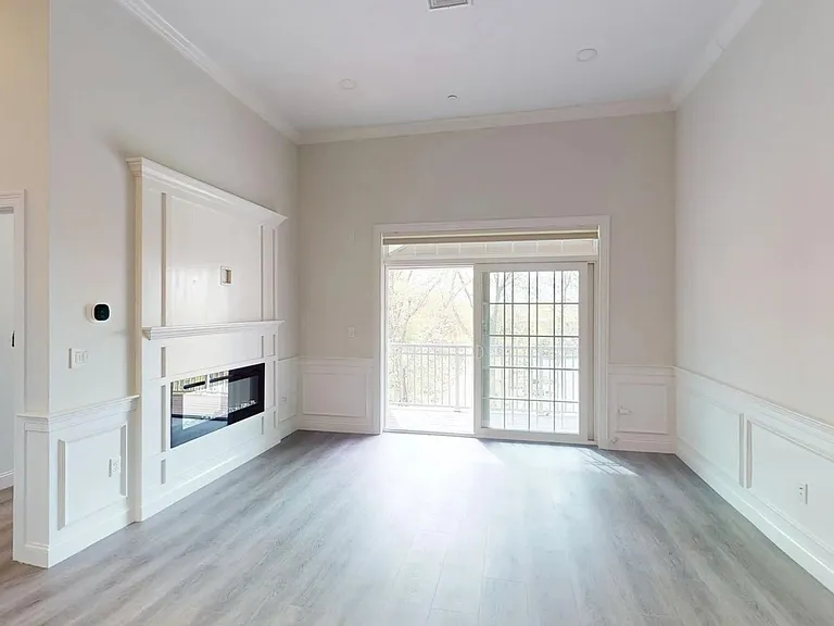 320 Middlesex Ave — Photo 10