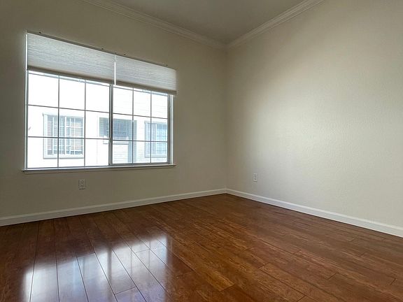 5th image of 980 Belmont Ter