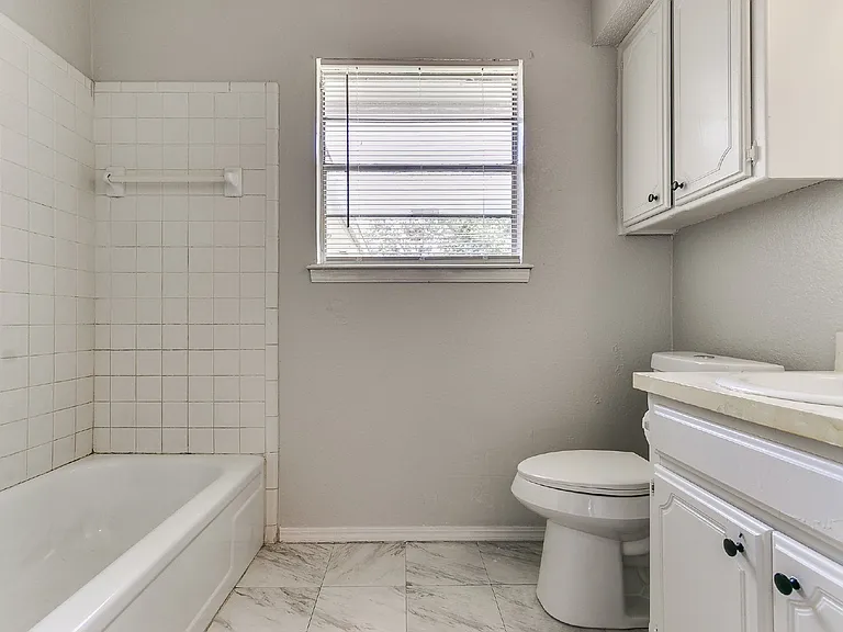 8814 NE 13th St — Photo 35