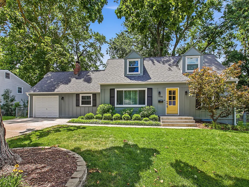 7721 W 96th Ter