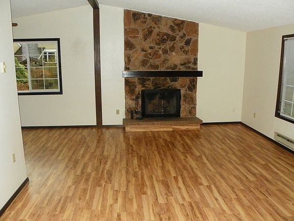 3rd image of 420 W Kamilche Ave