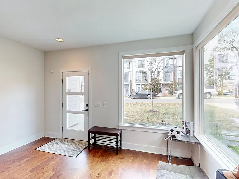 1220 Lomax Ave — Photo 3