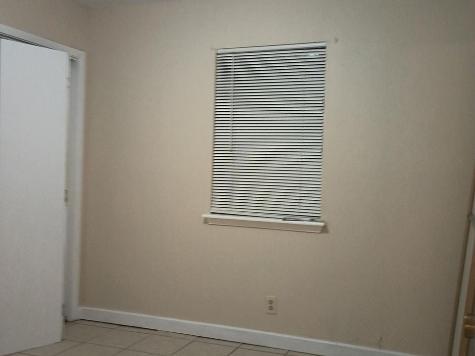 large bedrooms, large closets