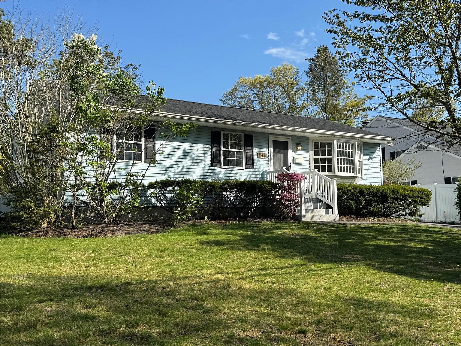 29 Lakeview Drive, Riverhead, NY 11901 | Zillow