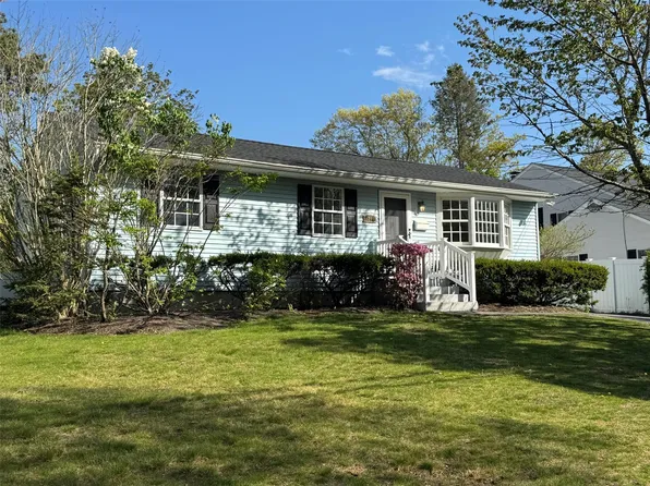 29 Lakeview Drive, Flanders, NY 11901