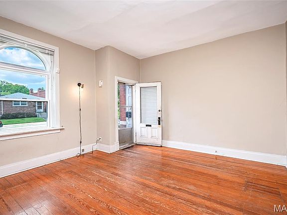 4th image of 2912 Virginia Ave