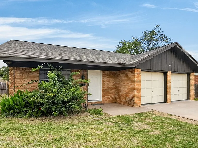 4427 Leddy Dr — Photo 3