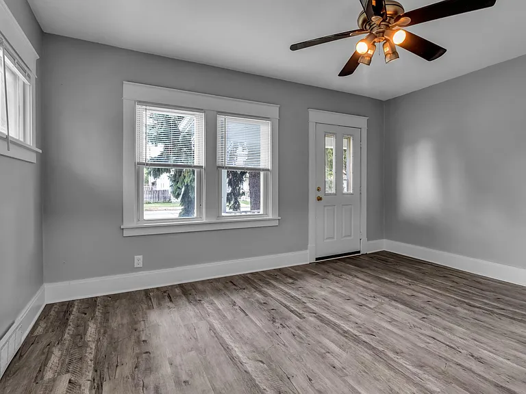 1701 Seneca St #1 — Photo 2