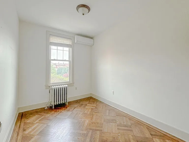 59-31 Grove St #2 — Photo 7