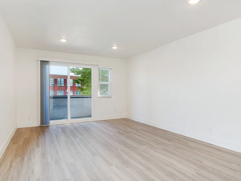 Bella Vista on Bancroft — Photo 15