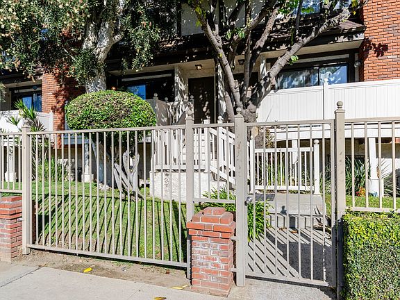 2nd image of 13959 Victory Blvd APT 3