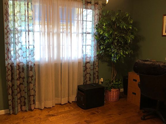 4th image of 1535 Charmaine Dr