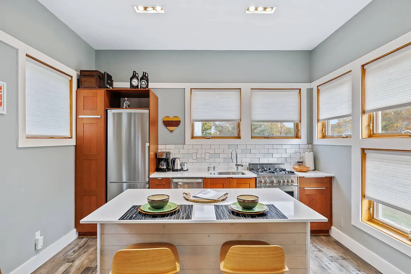 1 bed, $3,270 — Photo 2