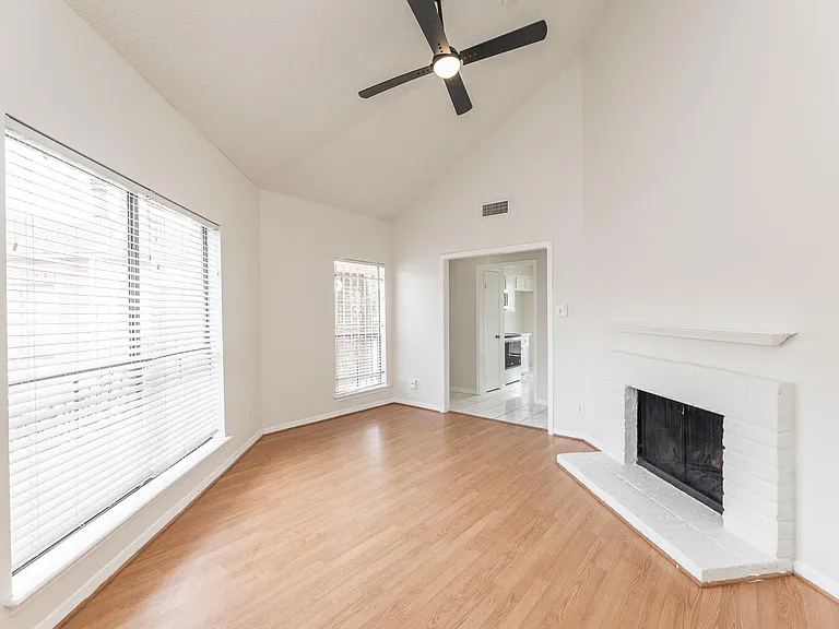 3742 Thistlemont Dr — Photo 14