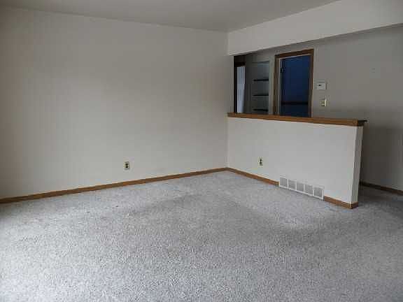 4th image of 31638 Iroquois Dr