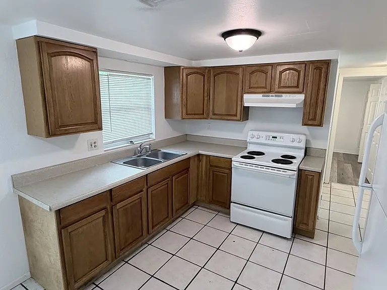 21377 Campbell Dr — Photo 5