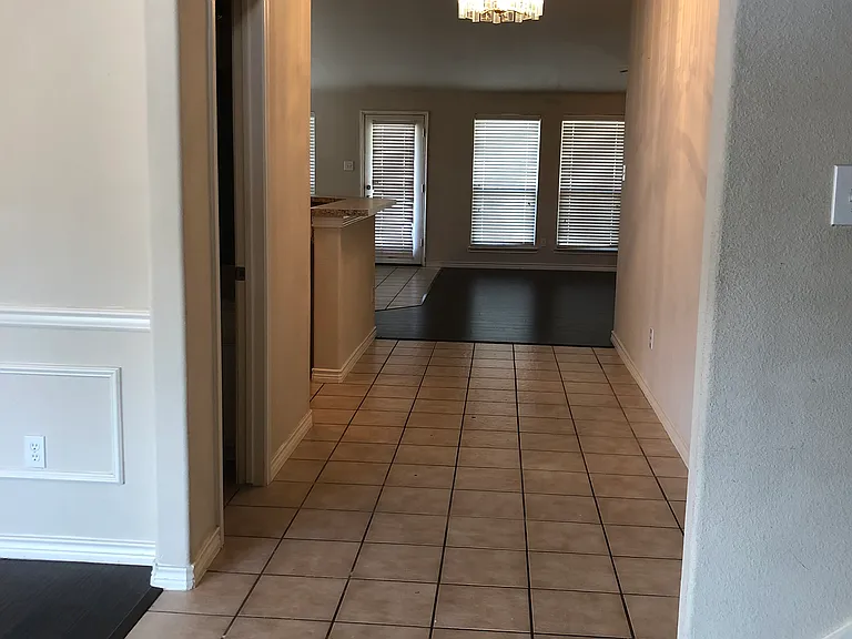 8304 Hitching Trl — Photo 6
