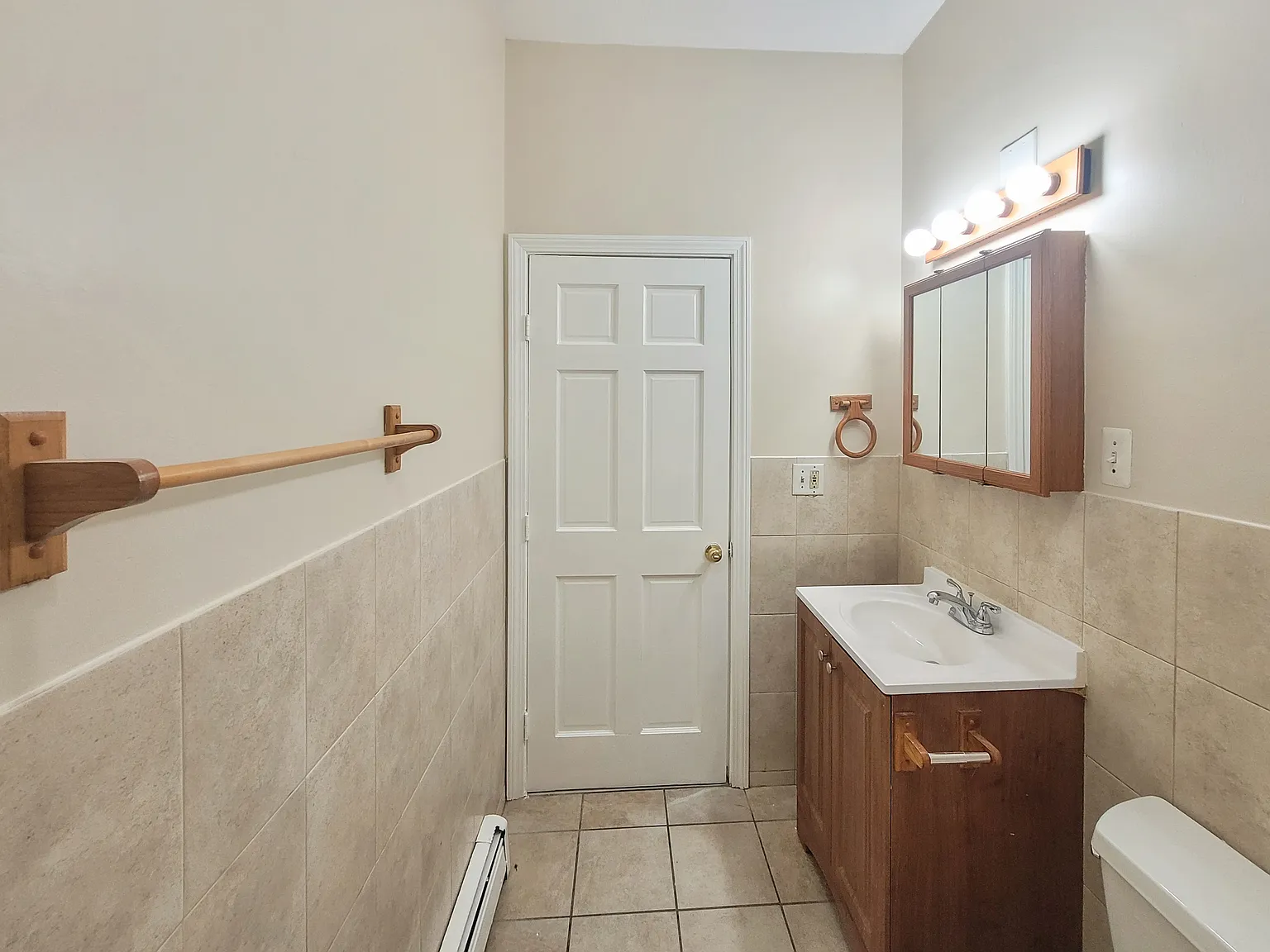 3 bed, 933 sqft, $2,895 — Photo 4