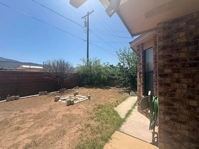 609 Montwood Dr — Photo 21