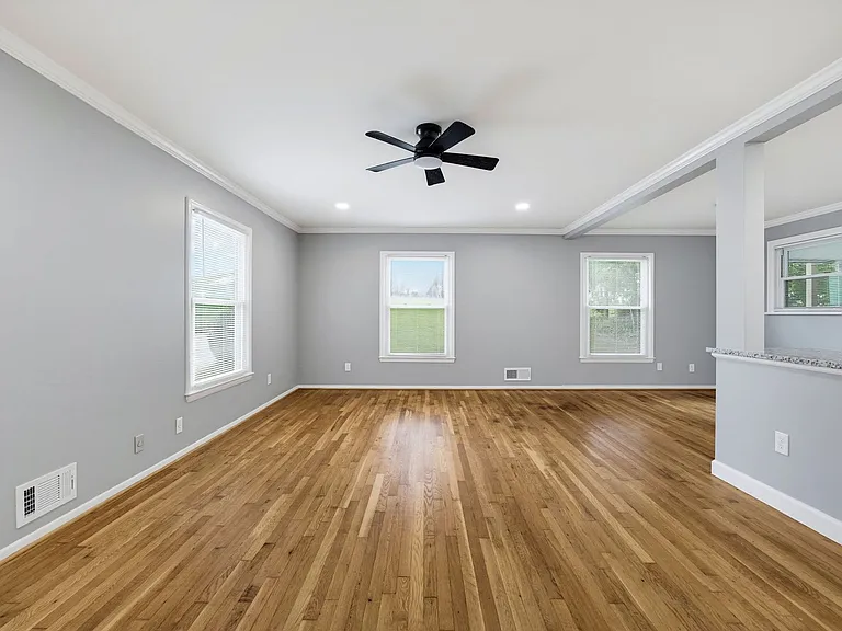 3051 Highland Dr SE — Photo 7