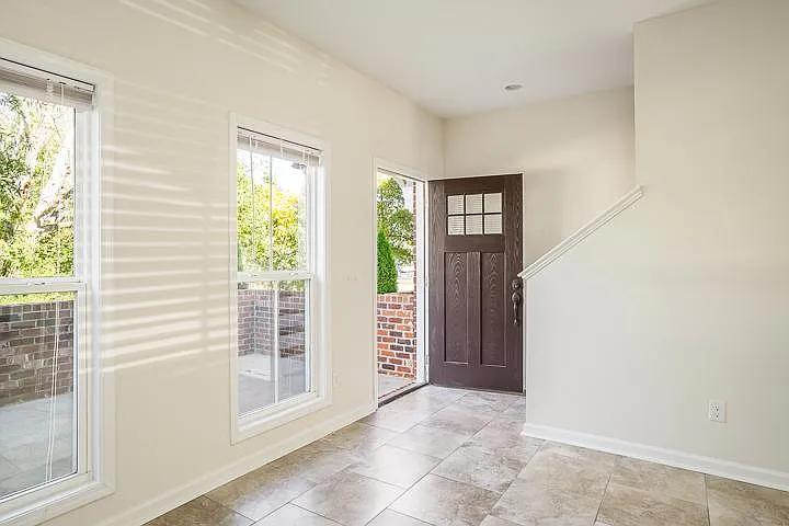 119 Charlotte Dr — Photo 5