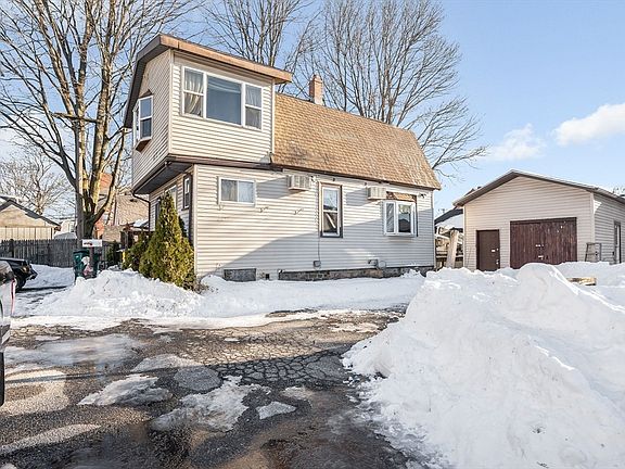 3rd image of 10 Pond St