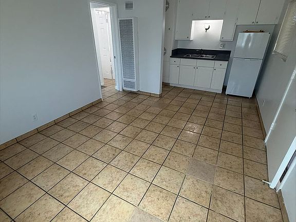 2nd image of 2200 Myrtle Ave APT 8